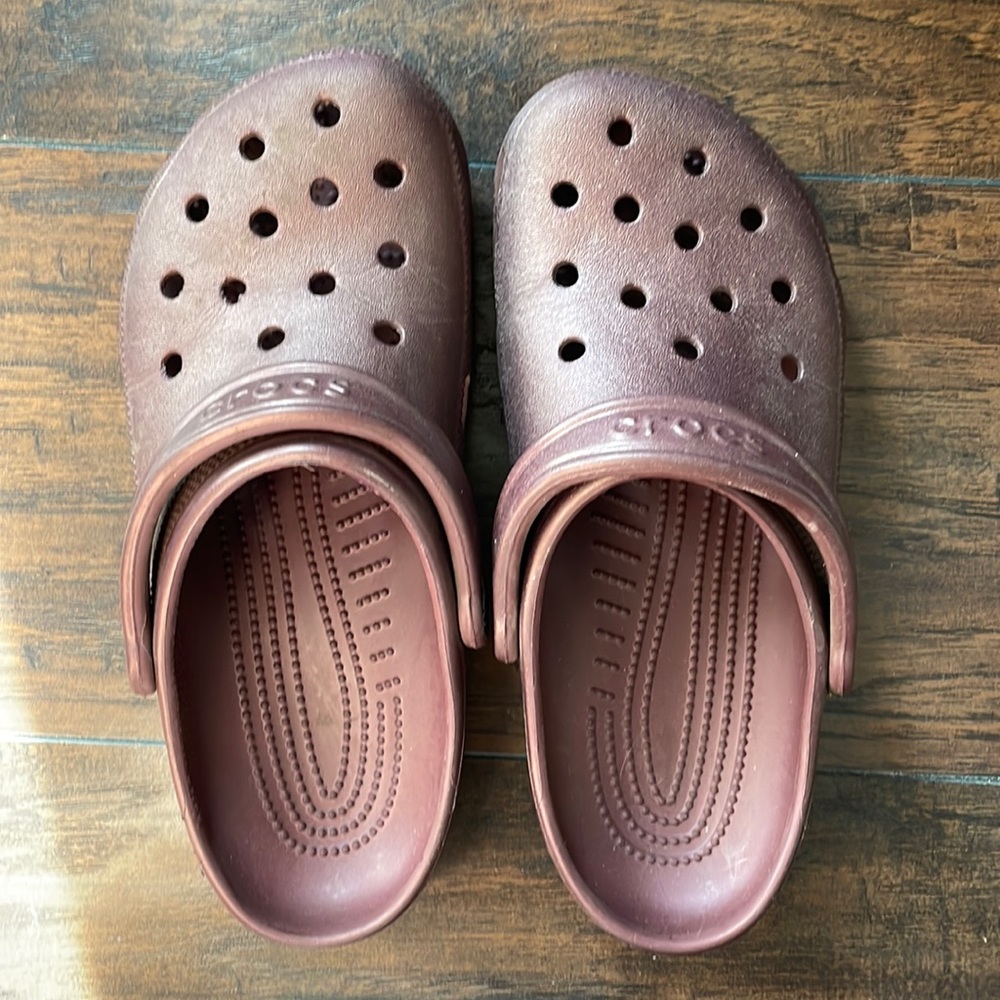 Size women 8 crocs